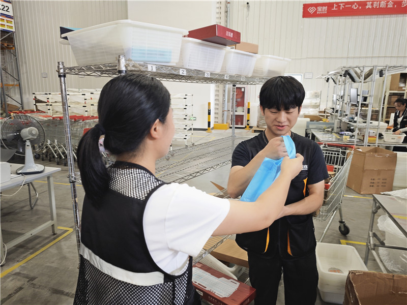 情暖夏日 爱心相伴——宝时云仓2025夏季送清凉活动进行时